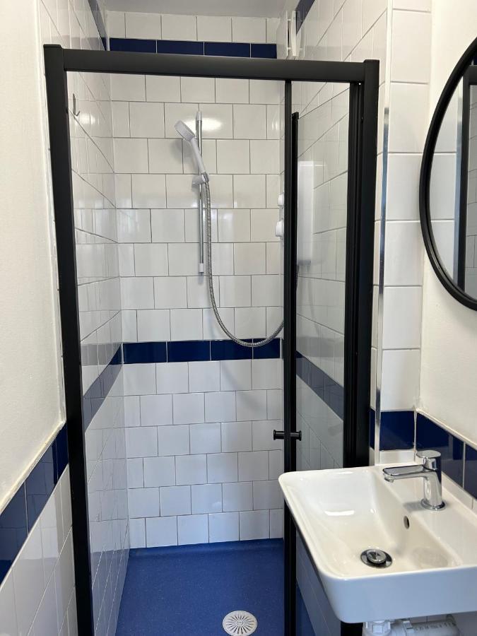 Cricketers Hostel Londra Esterno foto