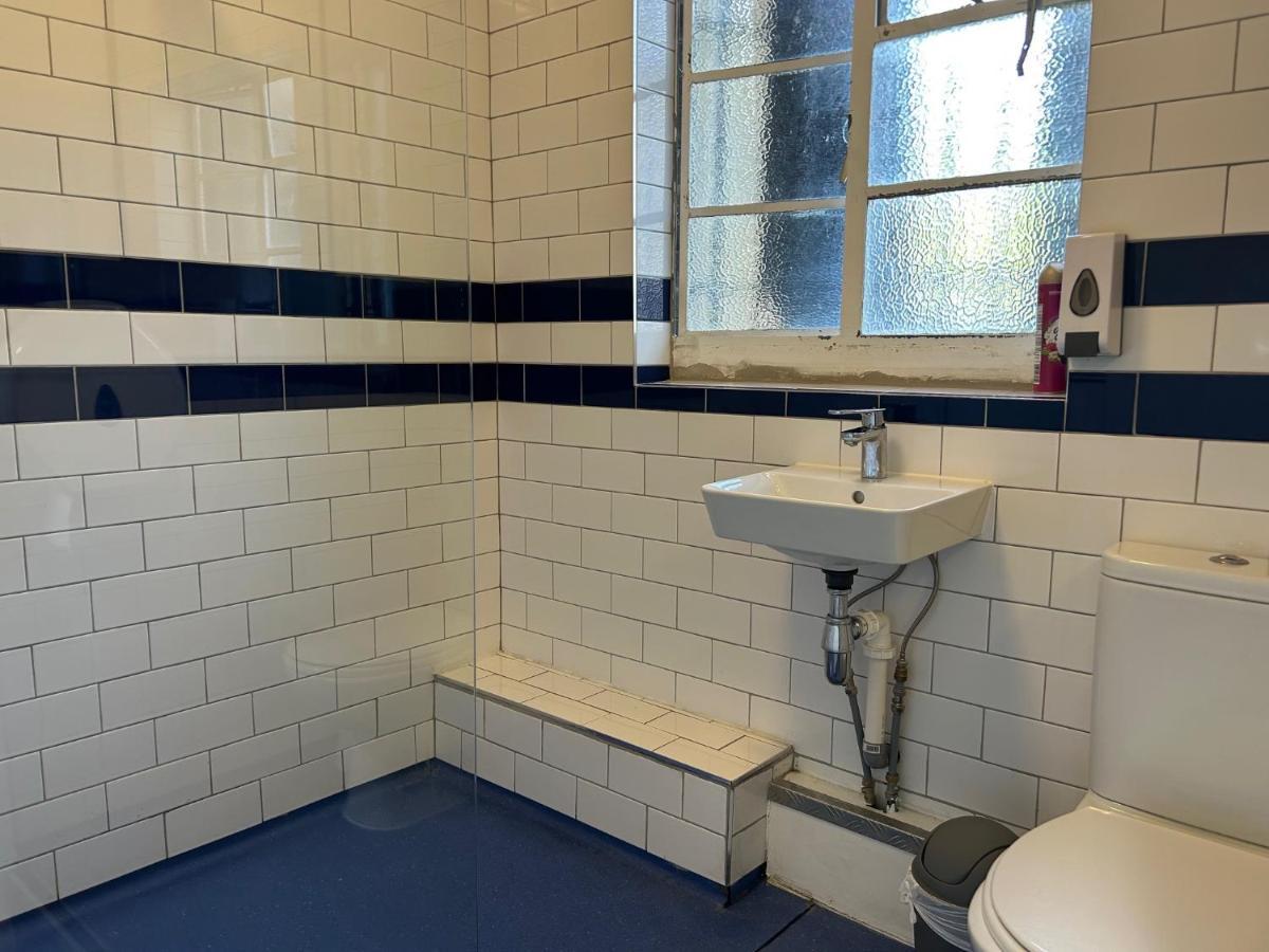 Cricketers Hostel Londra Esterno foto