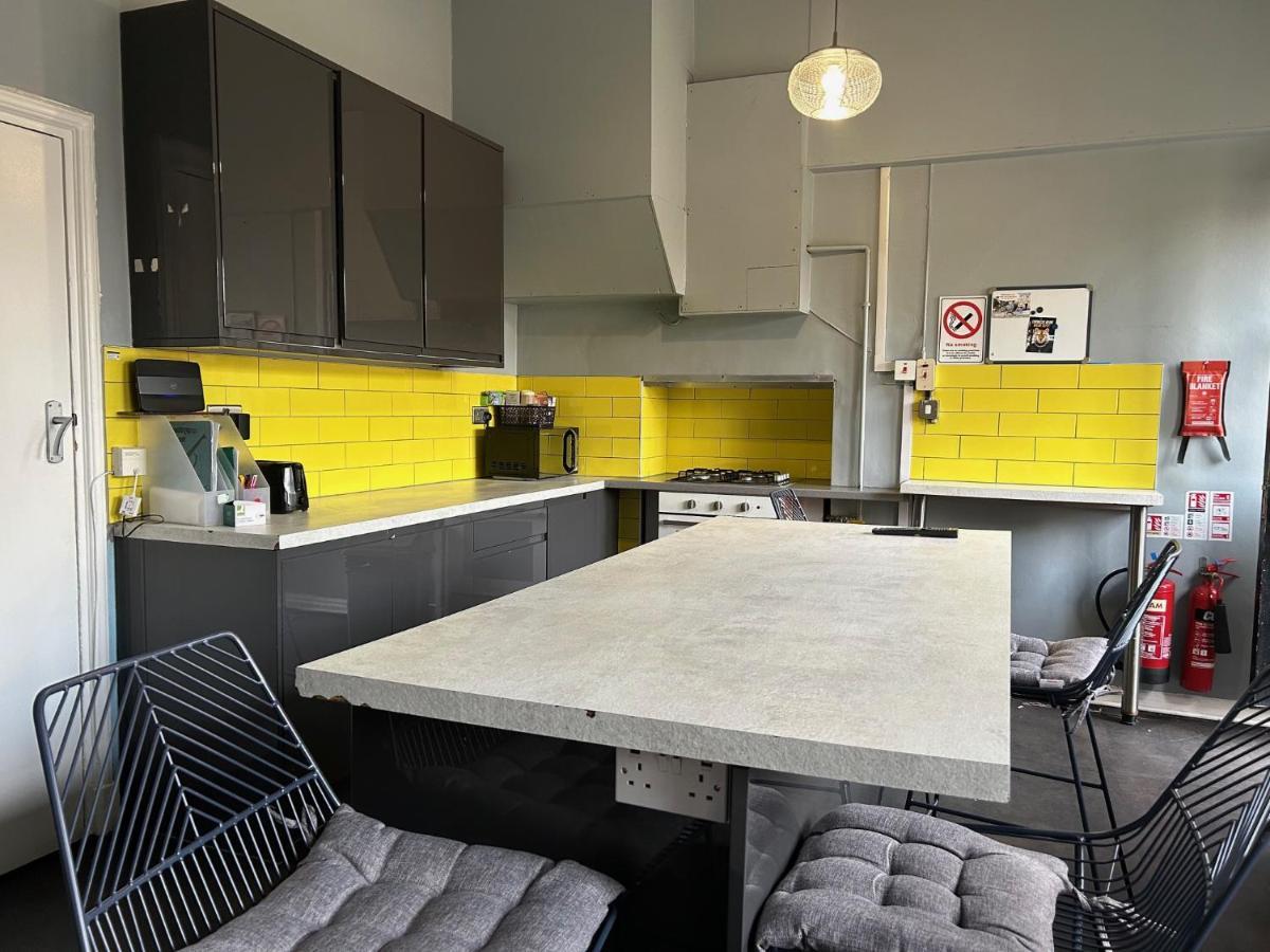 Cricketers Hostel Londra Esterno foto