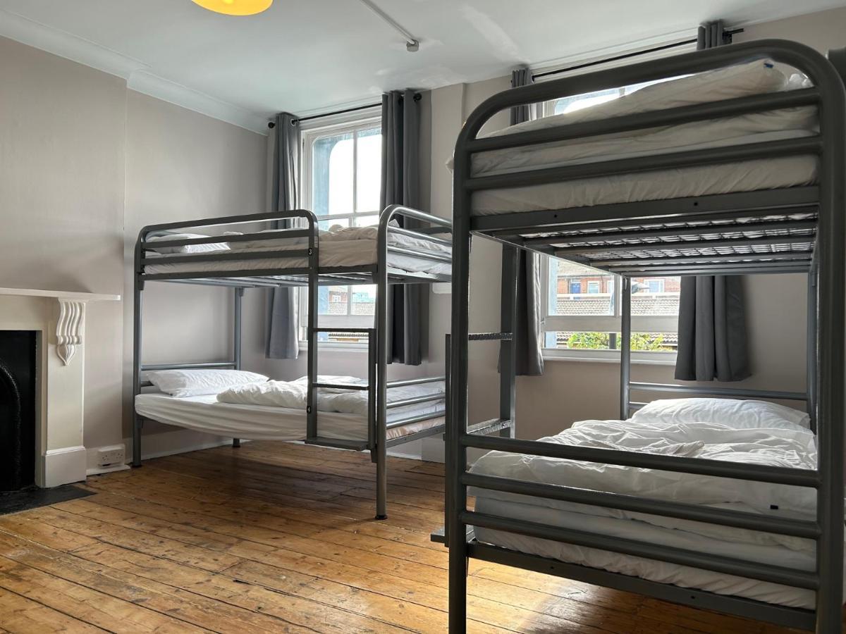 Cricketers Hostel Londra Esterno foto