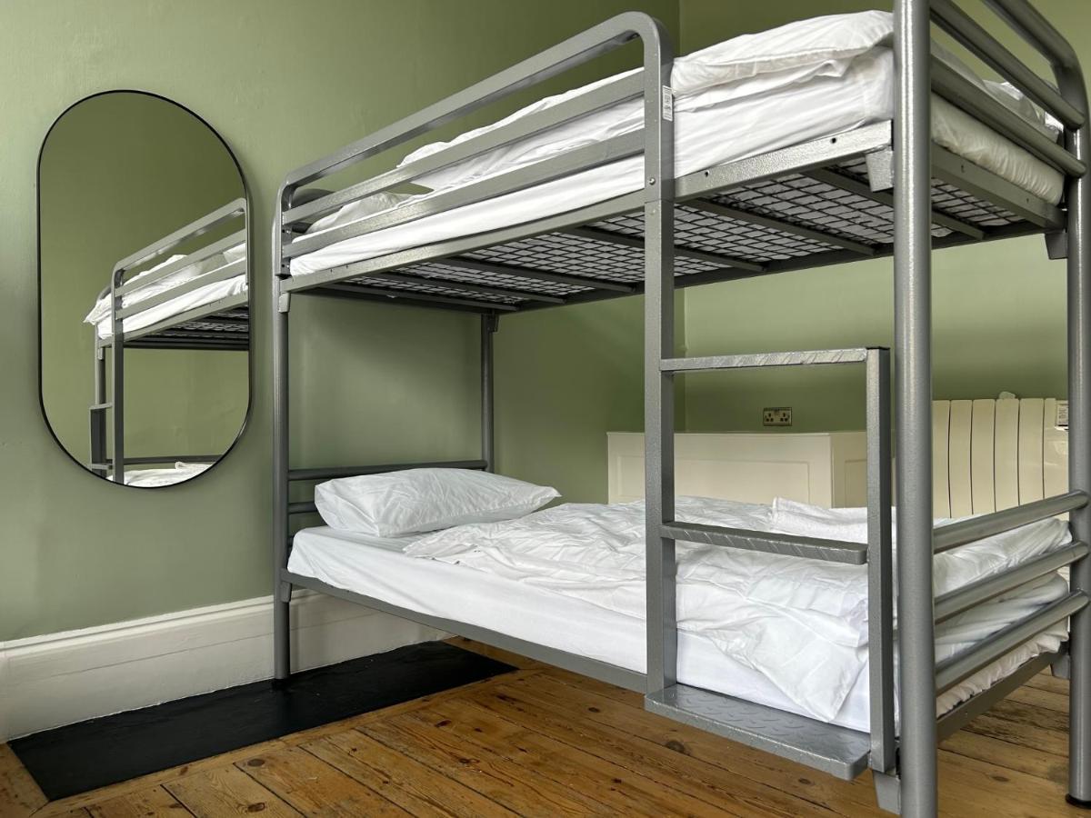 Cricketers Hostel Londra Esterno foto
