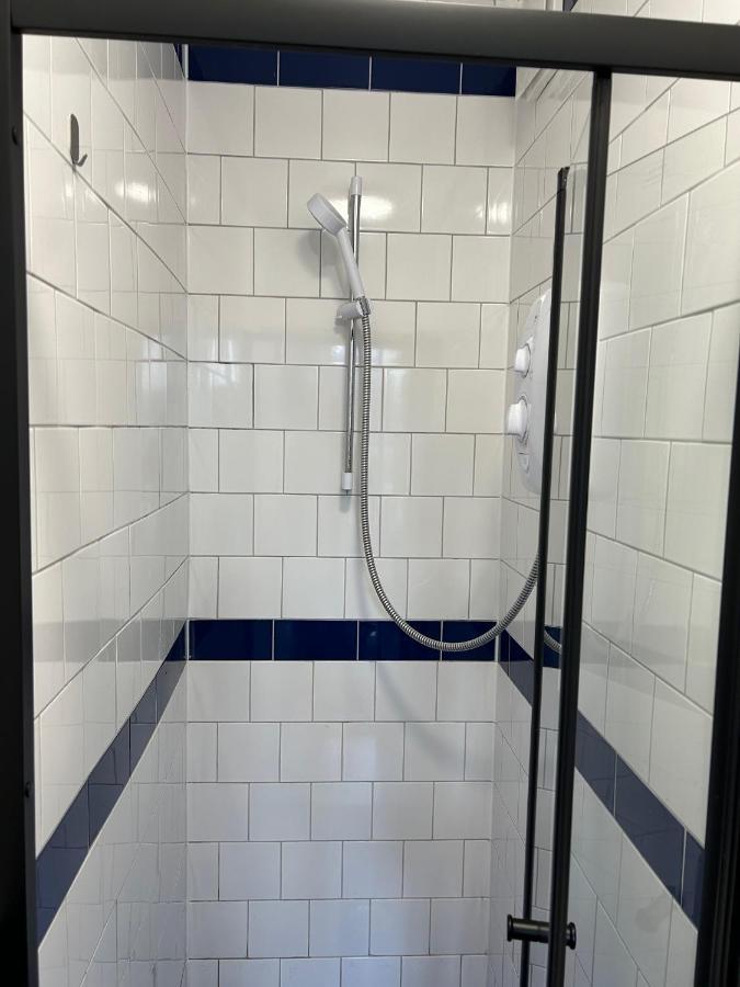 Cricketers Hostel Londra Esterno foto